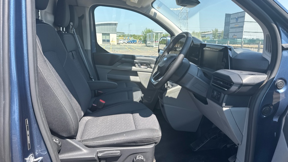 Ford Transit Custom 280 L1 Diesel Fwd 2.0 EcoBlue 136ps H1 Van Limited - Image 6