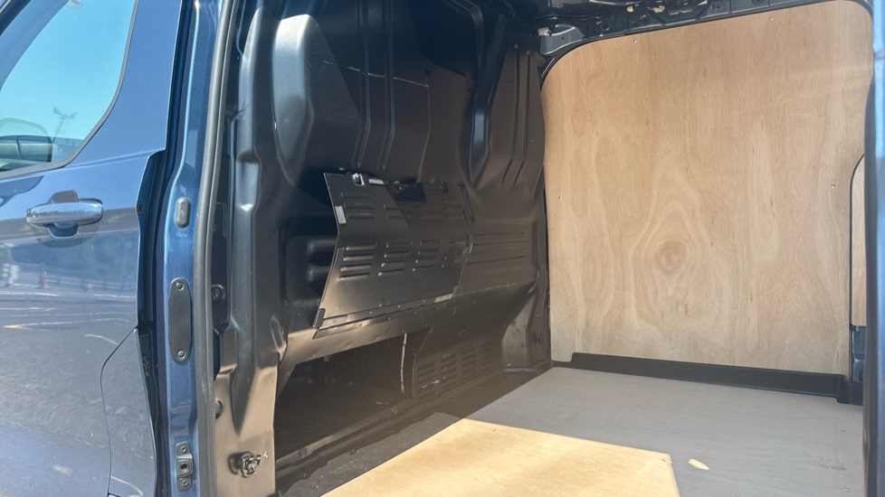 Ford Transit Custom 280 L1 Diesel Fwd 2.0 EcoBlue 136ps H1 Van Limited - Image 18