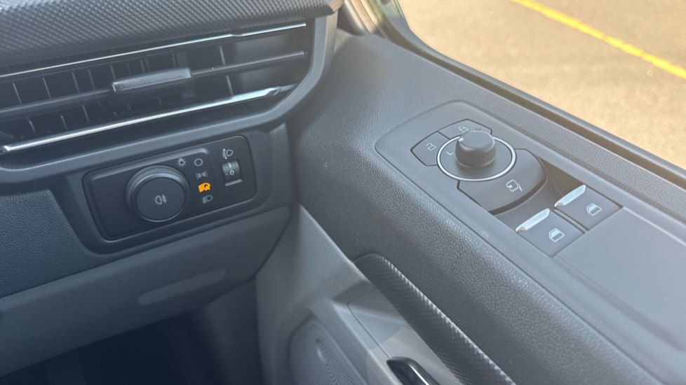 Ford Transit Custom 280 L1 Diesel Fwd 2.0 EcoBlue 136ps H1 Van Limited - Image 28