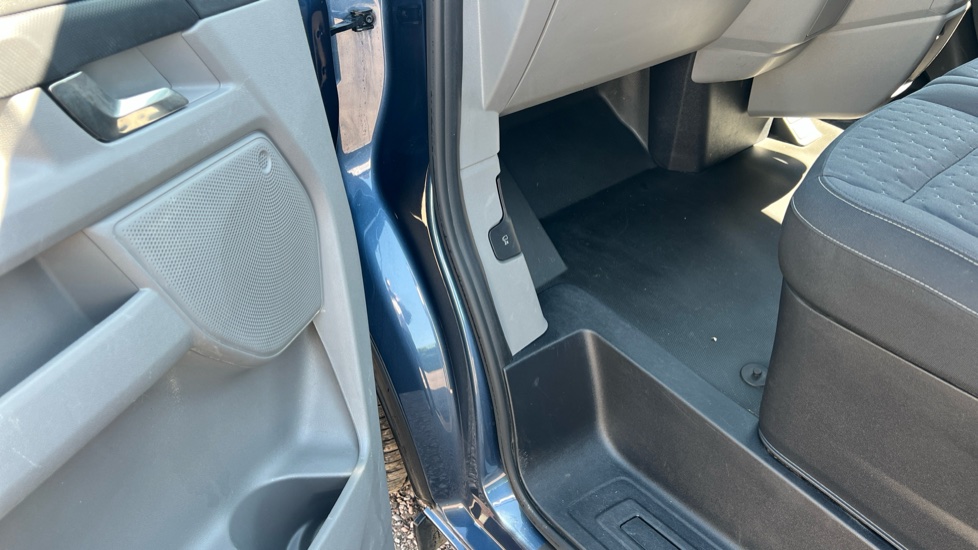 Ford Transit Custom 280 L1 Diesel Fwd 2.0 EcoBlue 136ps H1 Van Limited - Image 25