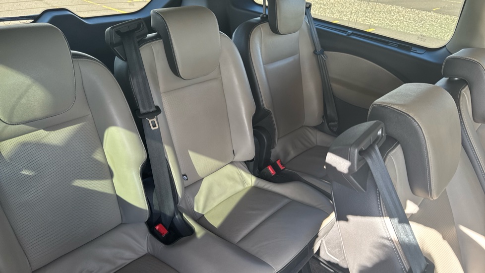 Ford Tourneo Custom Transit Custom Tourneo Lwb Diesel Fwd 2.0 TDCi 130ps Low Roof 8 Seater Titanium - Image 14