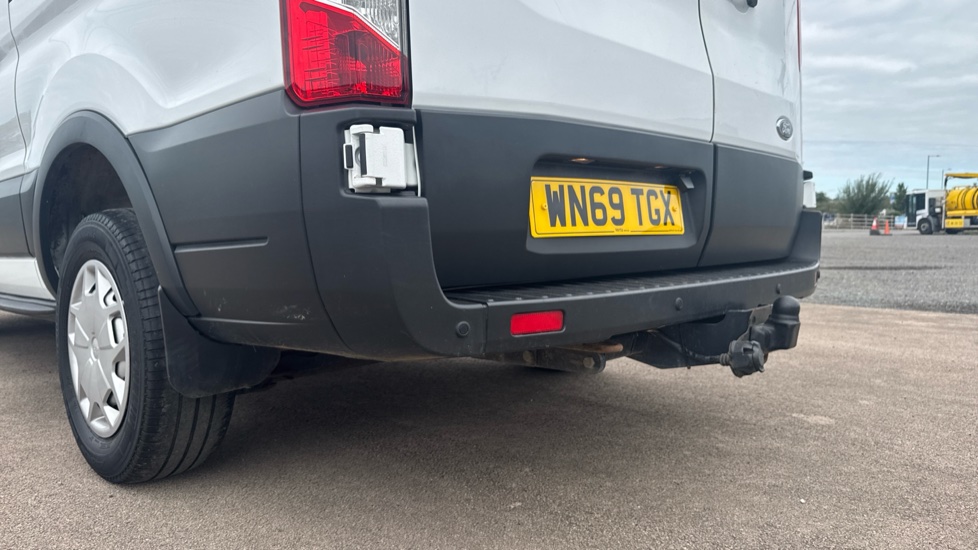 Ford Transit 350 L2 Diesel Fwd 2.0 EcoBlue 130ps H2 Leader Van - Image 21