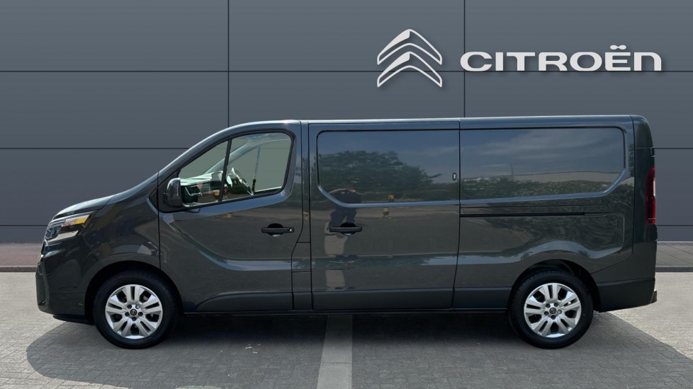 Nissan Primastar 30 L2 Diesel 2.0 dCi 130ps H1 Tekna+ Van - Image 4