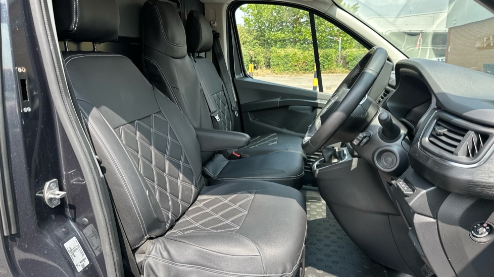 Nissan Primastar 30 L2 Diesel 2.0 dCi 130ps H1 Tekna+ Van - Image 6