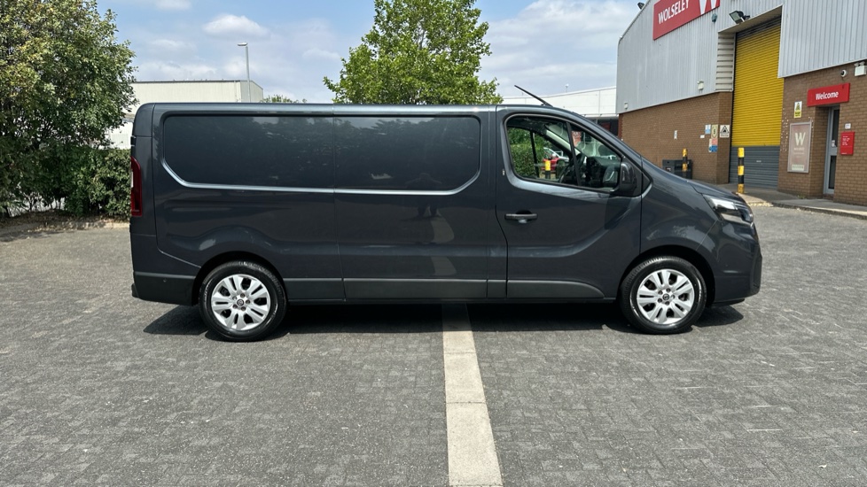Nissan Primastar 30 L2 Diesel 2.0 dCi 130ps H1 Tekna+ Van - Image 9