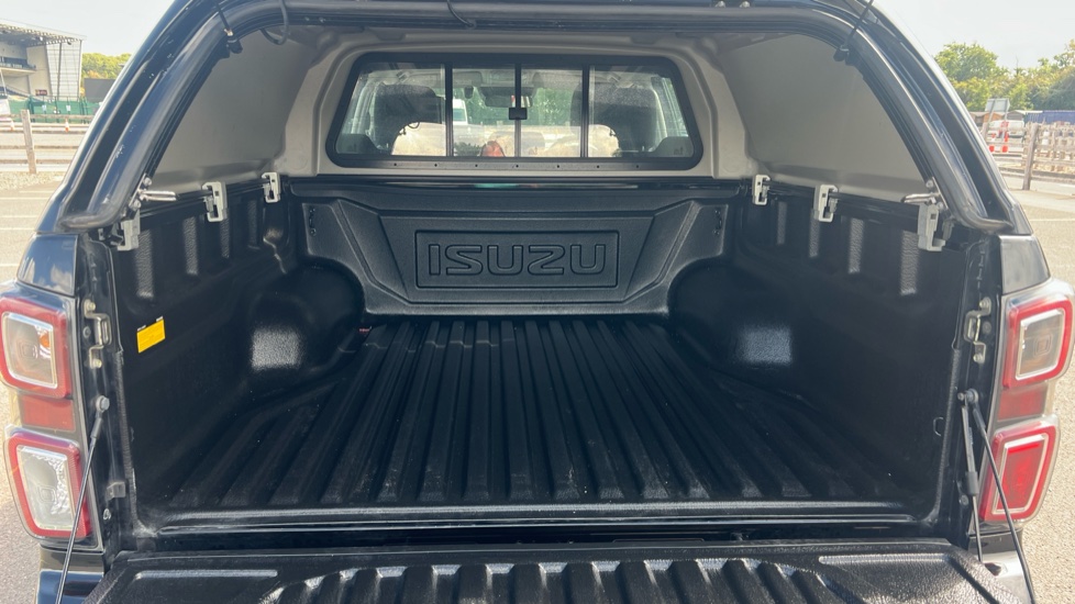 Isuzu D-Max Diesel 1.9 DL40 Double Cab 4x4 Auto - Image 12