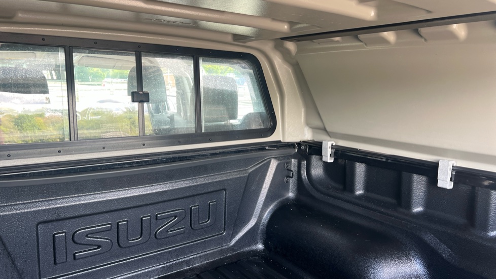Isuzu D-Max Diesel 1.9 DL40 Double Cab 4x4 Auto - Image 18