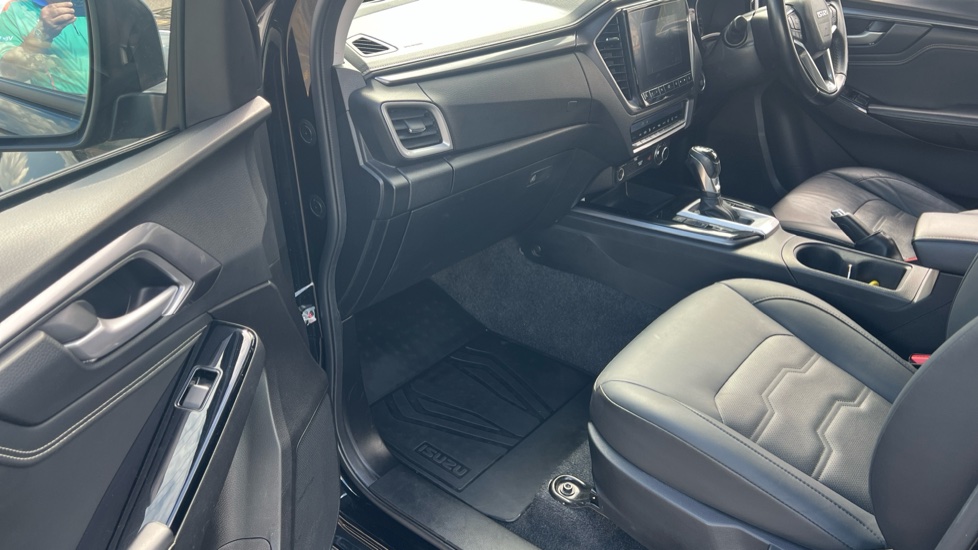 Isuzu D-Max Diesel 1.9 DL40 Double Cab 4x4 Auto - Image 31