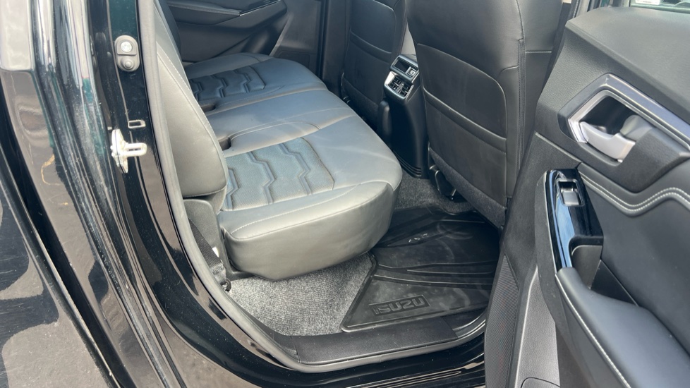 Isuzu D-Max Diesel 1.9 DL40 Double Cab 4x4 Auto - Image 40