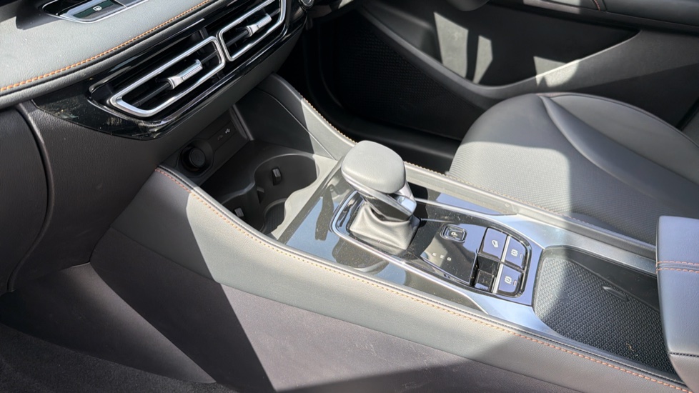 MG HS 1.5 T-GDI PHEV Trophy 5dr Auto Hatchback - Image 13