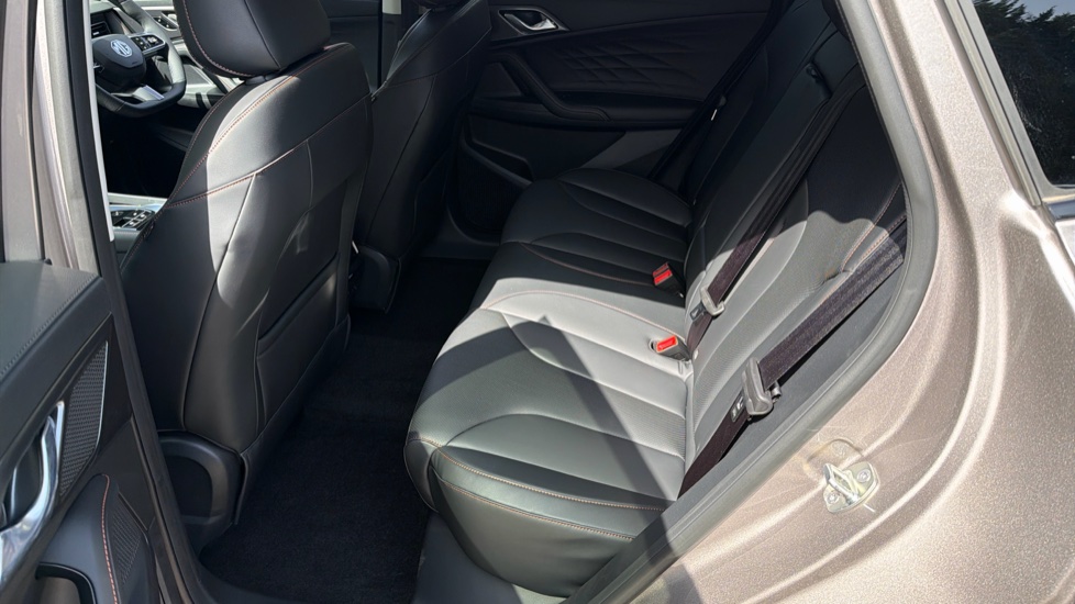 MG HS 1.5 T-GDI PHEV Trophy 5dr Auto Hatchback - Image 16