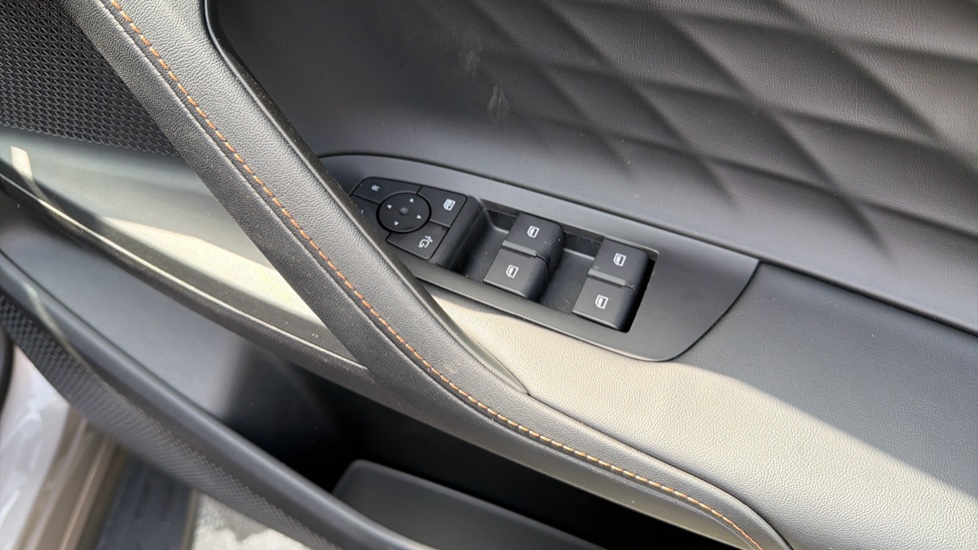 MG HS 1.5 T-GDI PHEV Trophy 5dr Auto Hatchback - Image 24