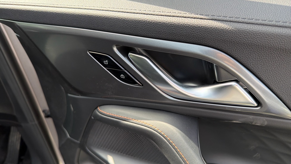 MG HS 1.5 T-GDI PHEV Trophy 5dr Auto Hatchback - Image 25
