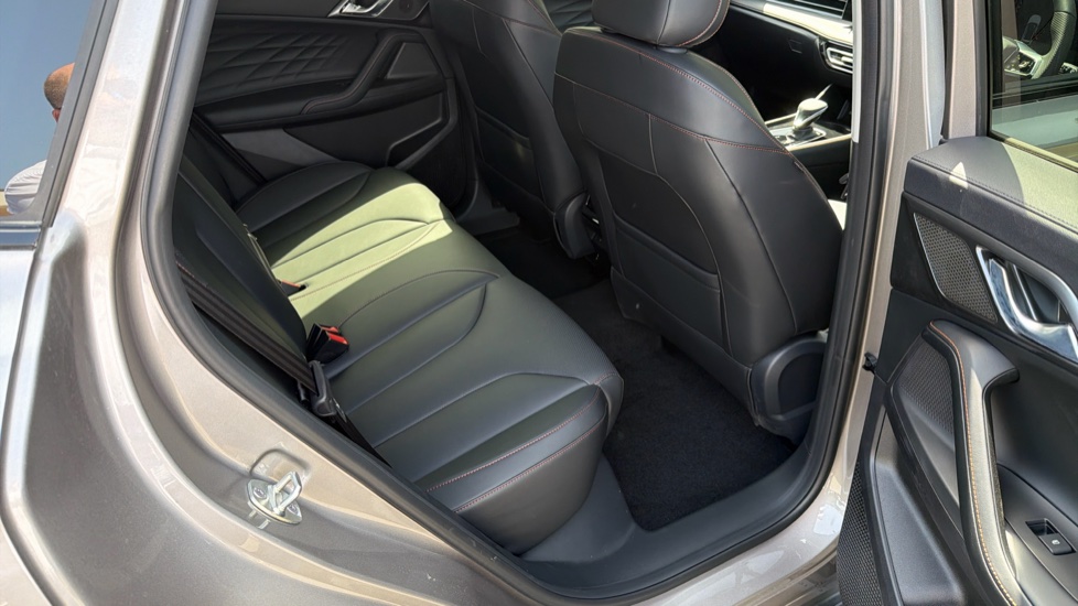 MG HS 1.5 T-GDI PHEV Trophy 5dr Auto Hatchback - Image 35
