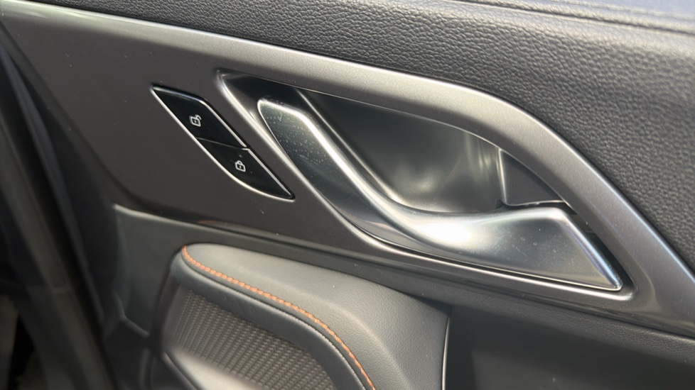 MG HS 1.5 T-GDI PHEV Trophy 5dr Auto Hatchback - Image 26