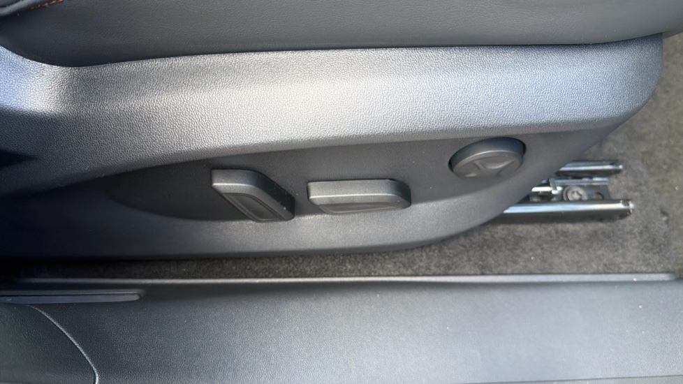 MG HS 1.5 T-GDI PHEV Trophy 5dr Auto Hatchback - Image 27