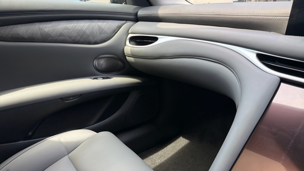 MG IM5 300kW Long Range 100kWh 5dr Auto Electric Hatchback - Image 34