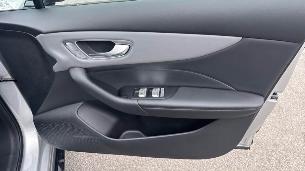 MG MG4 320kW XPOWER 64kWh 5dr Auto Electric Hatchback - Image 28
