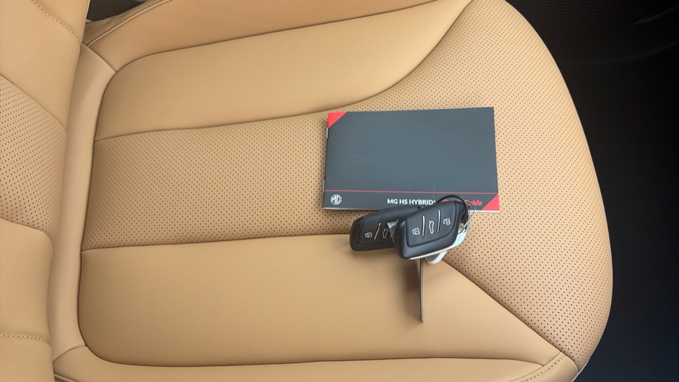 MG HS 1.5 T-GDI Hybrid+ Trophy 5dr Auto Hybrid Hatchback - Image 19