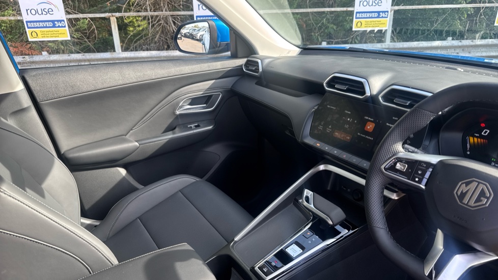 MG ZS 1.5 Hybrid+ Trophy 5dr Auto Hybrid Hatchback - Image 14