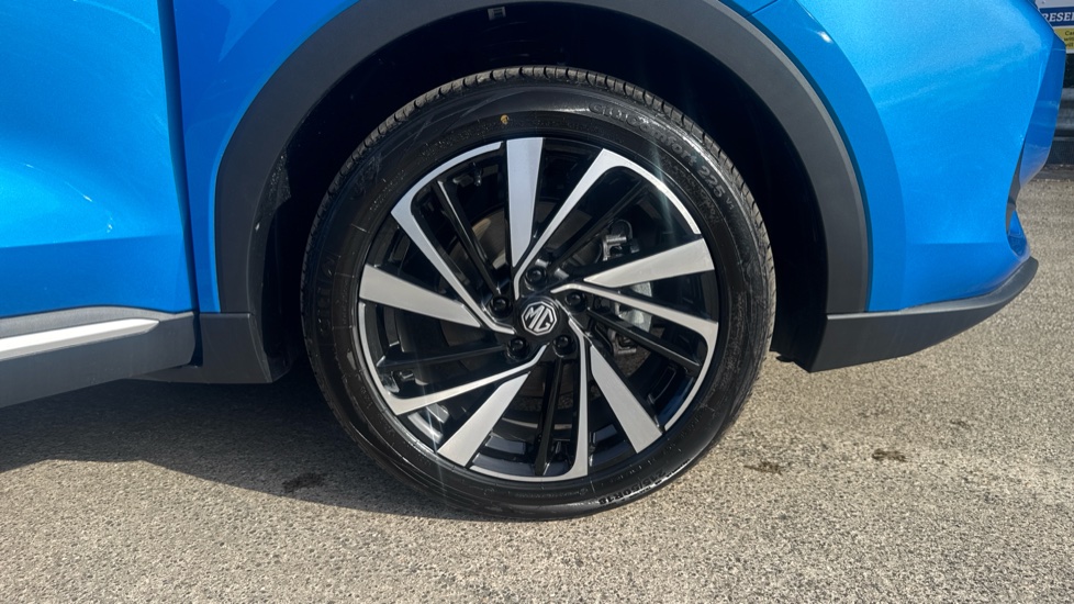 MG ZS 1.5 Hybrid+ Trophy 5dr Auto Hybrid Hatchback - Image 31