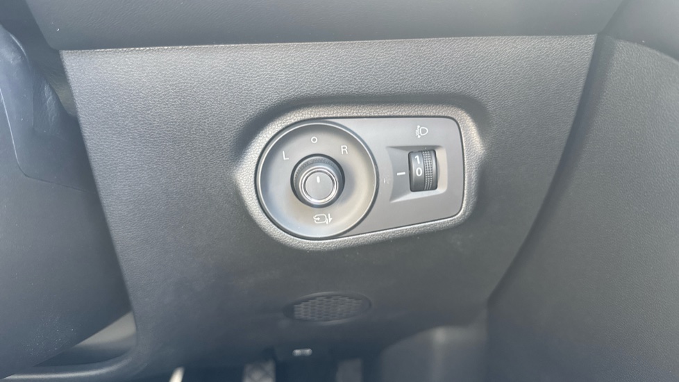MG ZS 1.5 Hybrid+ Trophy 5dr Auto Hybrid Hatchback - Image 37