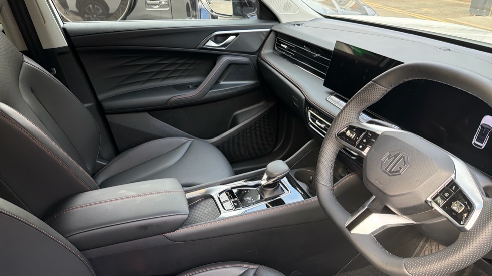 MG HS 1.5 T-GDI PHEV Trophy 5dr Auto Hatchback - Image 14