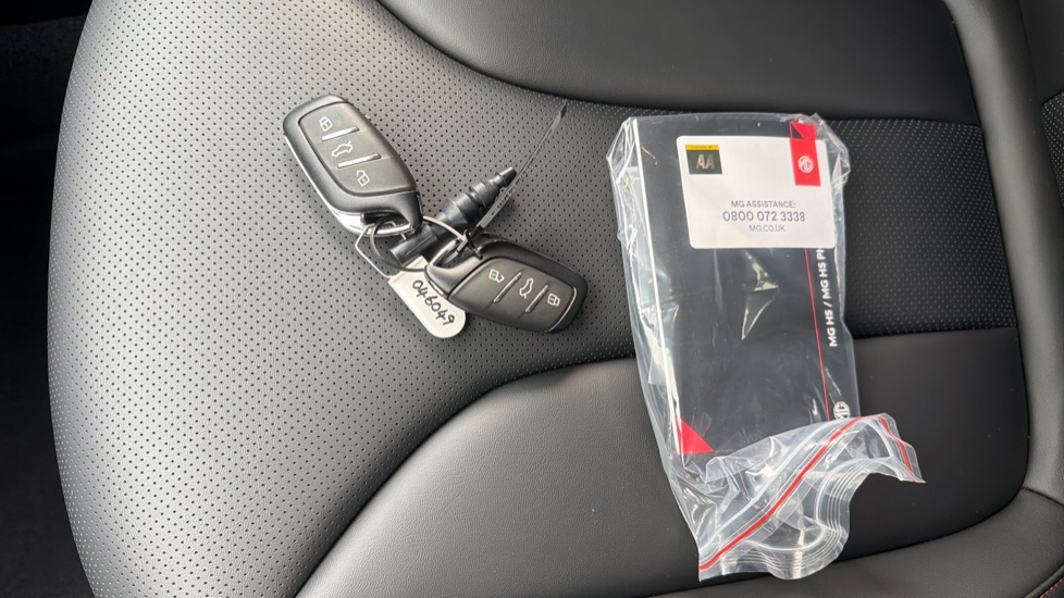 MG HS 1.5 T-GDI PHEV Trophy 5dr Auto Hatchback - Image 19