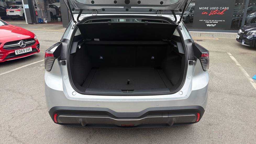 MG MG4 170kW Premium Long Range 64kWh 5dr Auto Electric Hatchback - Image 4
