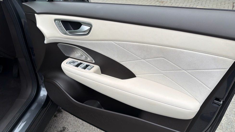 MG MGS6 180kW Trophy EV Long Range 77kWh 5dr Auto Electric Estate - Image 28