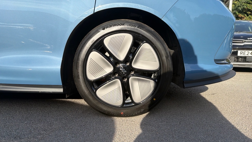 MG IM5 217kW Standard Range 75kWh 5dr Auto Electric Hatchback - Image 7