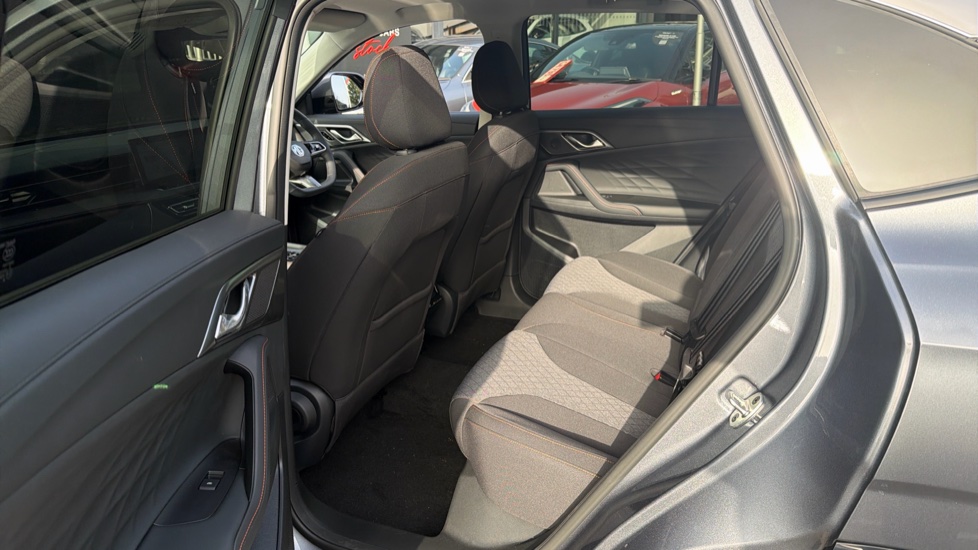 MG HS 1.5 T-GDI PHEV SE 5dr Auto Hatchback - Image 16