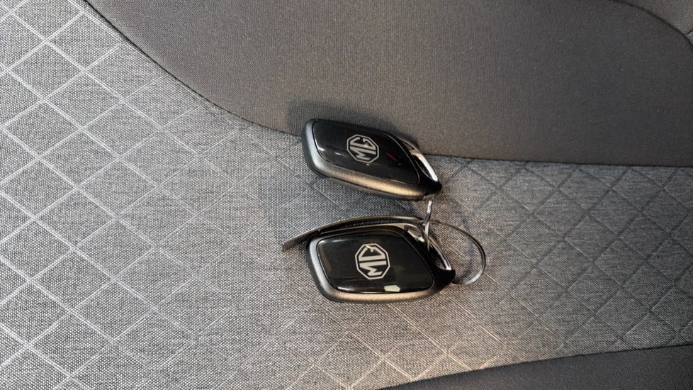 MG HS 1.5 T-GDI PHEV SE 5dr Auto Hatchback - Image 20