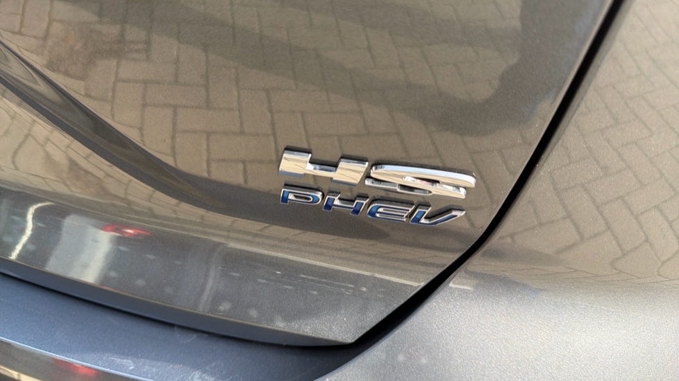 MG HS 1.5 T-GDI PHEV SE 5dr Auto Hatchback - Image 24