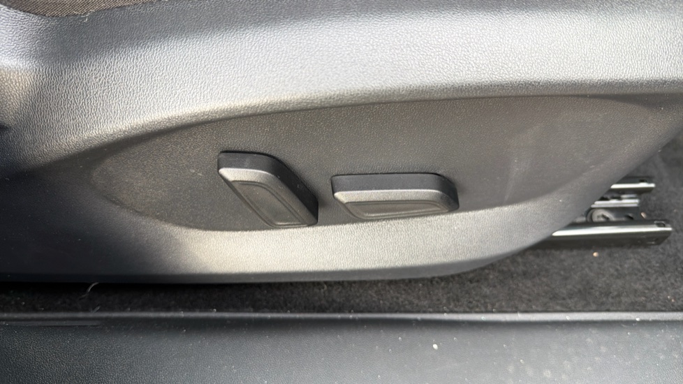 MG HS 1.5 T-GDI PHEV SE 5dr Auto Hatchback - Image 35