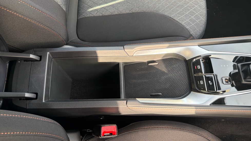 MG HS 1.5 T-GDI PHEV SE 5dr Auto Hatchback - Image 40