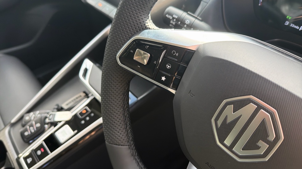 MG ZS 1.5 Hybrid+ Trophy 5dr Auto Hybrid Hatchback - Image 31