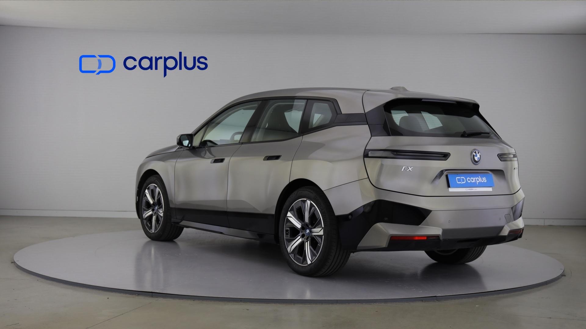 BMW iX xDrive50 — photo 3