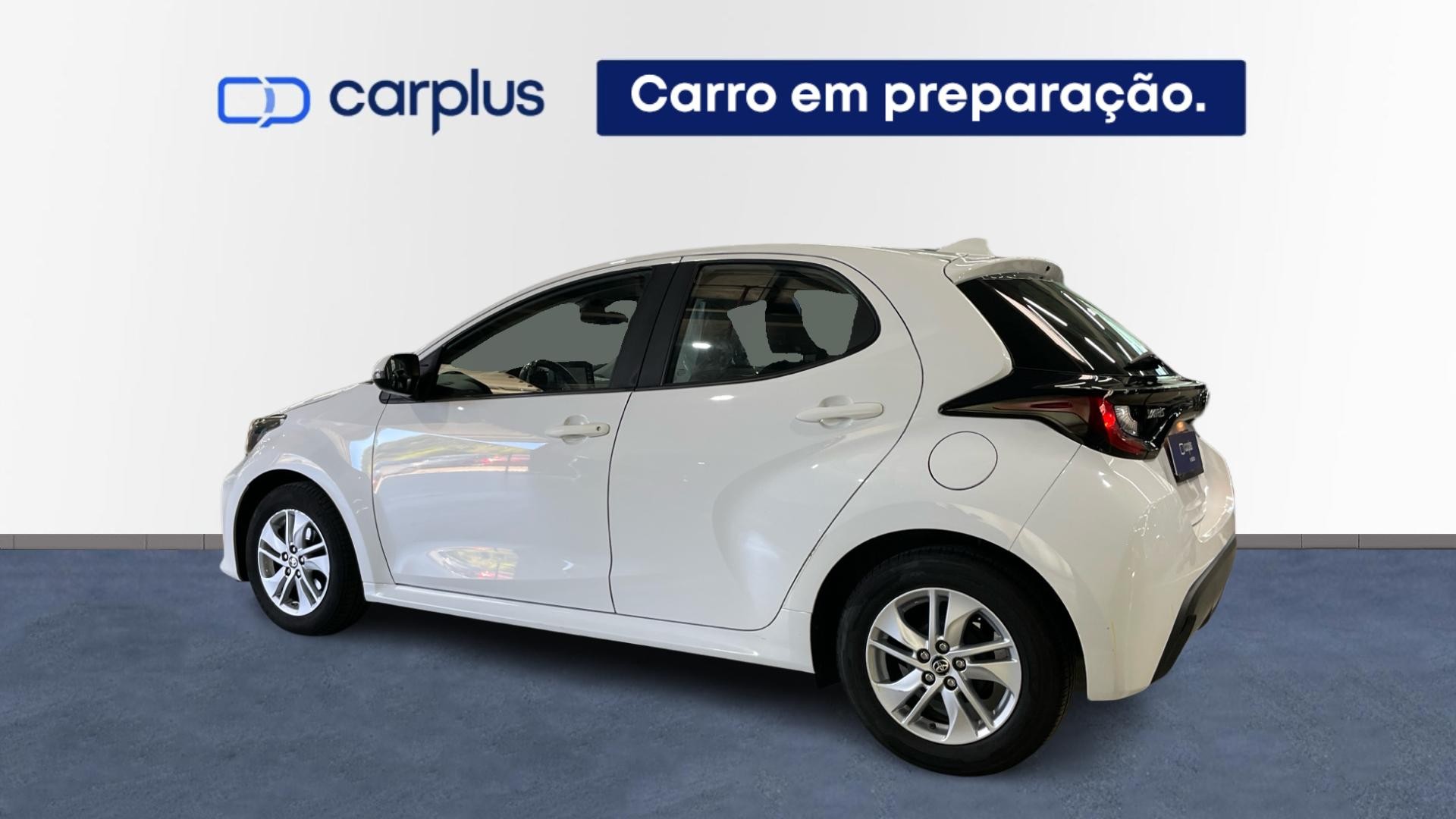 Toyota Yaris 1.0 Exclusive — photo 2
