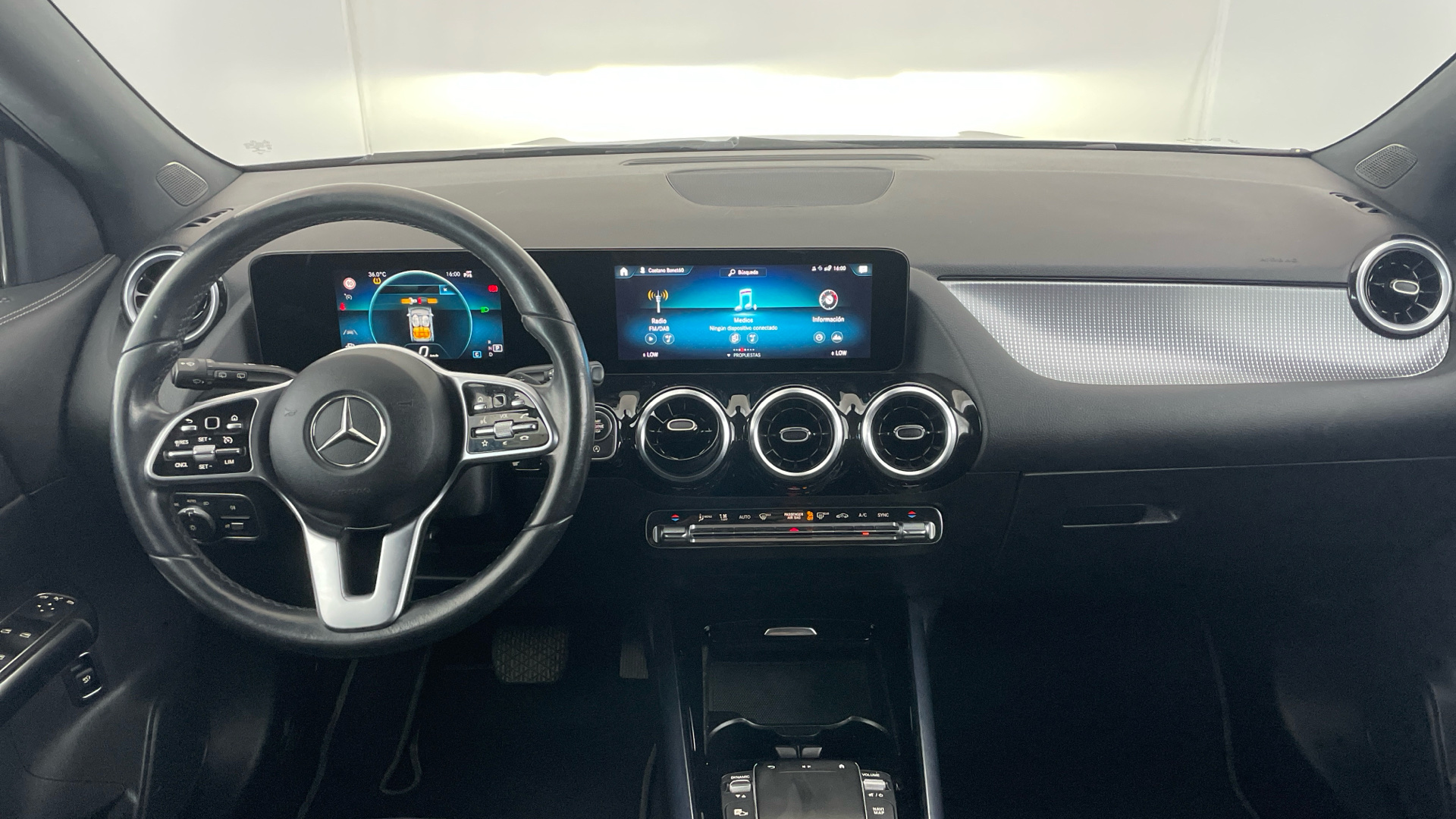 Mercedes-Benz GLA - 10