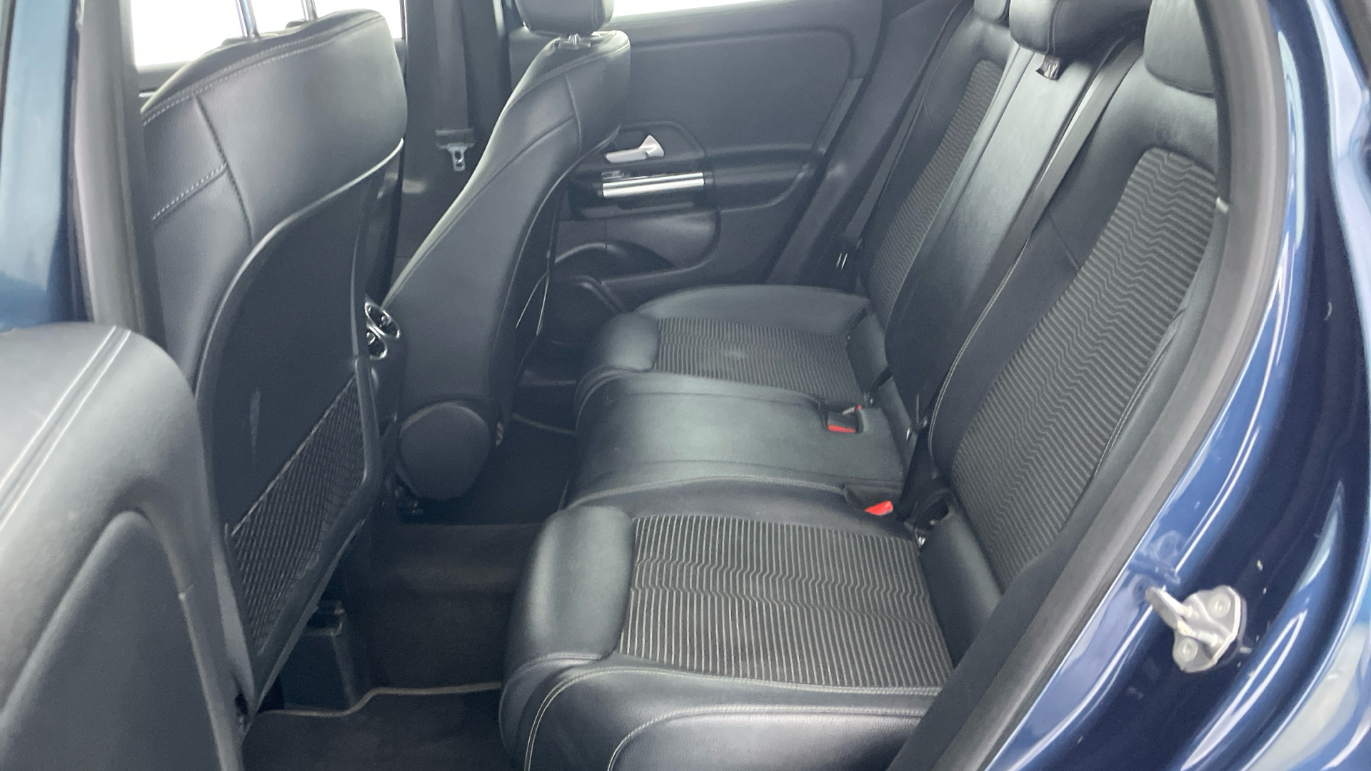 Mercedes-Benz GLA - 12