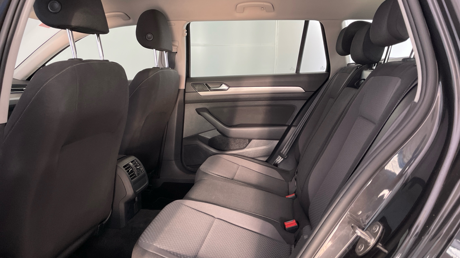 Volkswagen Passat - 12