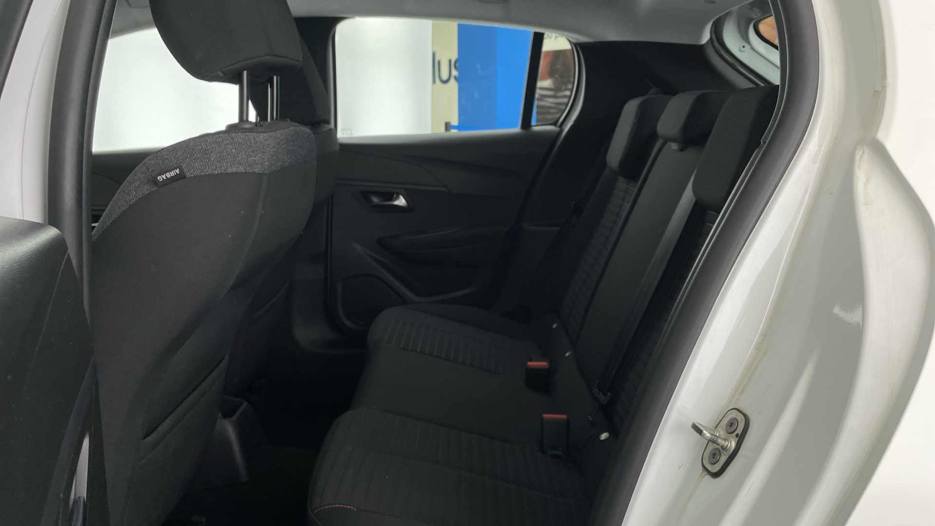 Peugeot 208 - 12