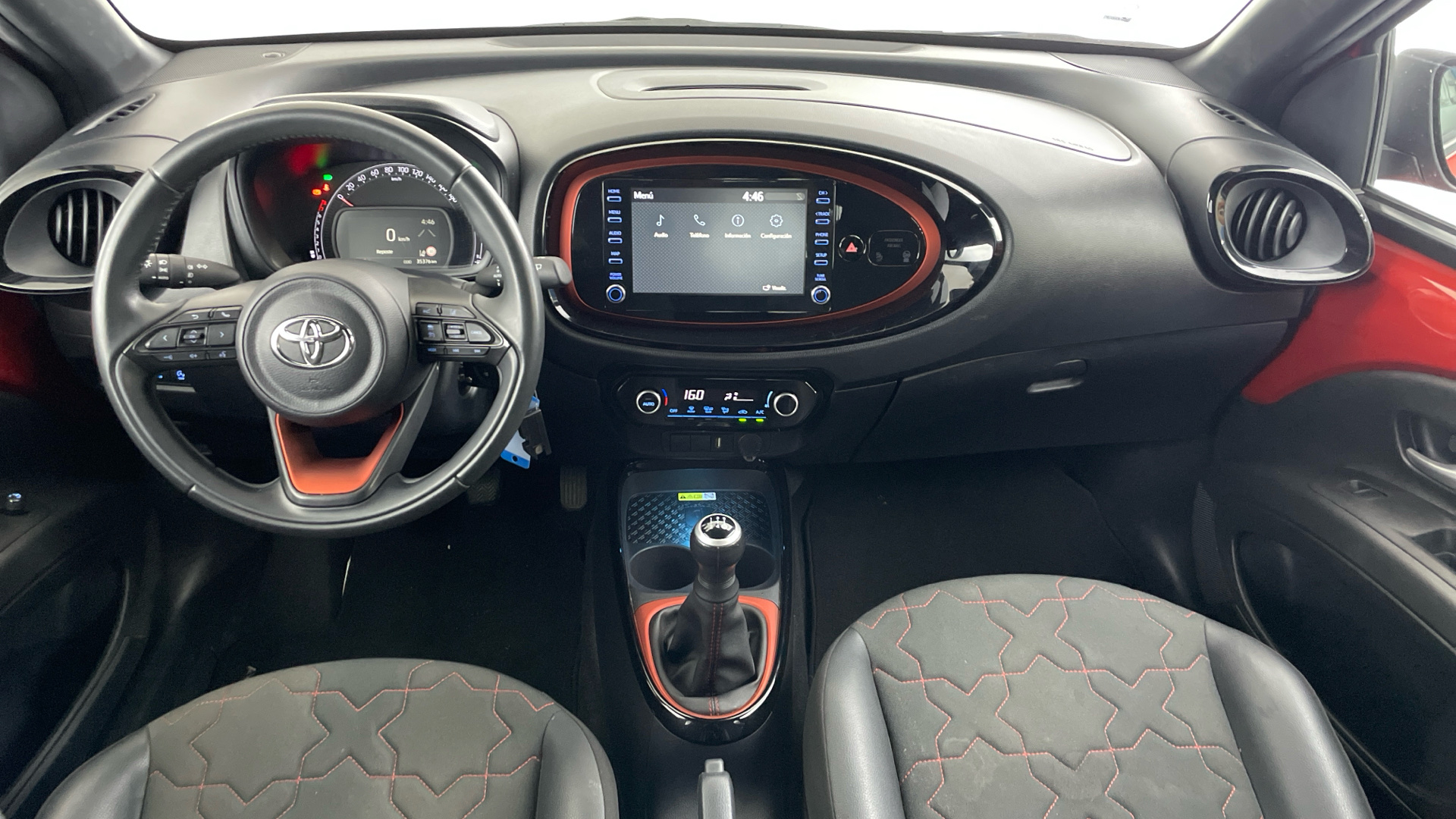 TOYOTA Aygo X Cross - 10