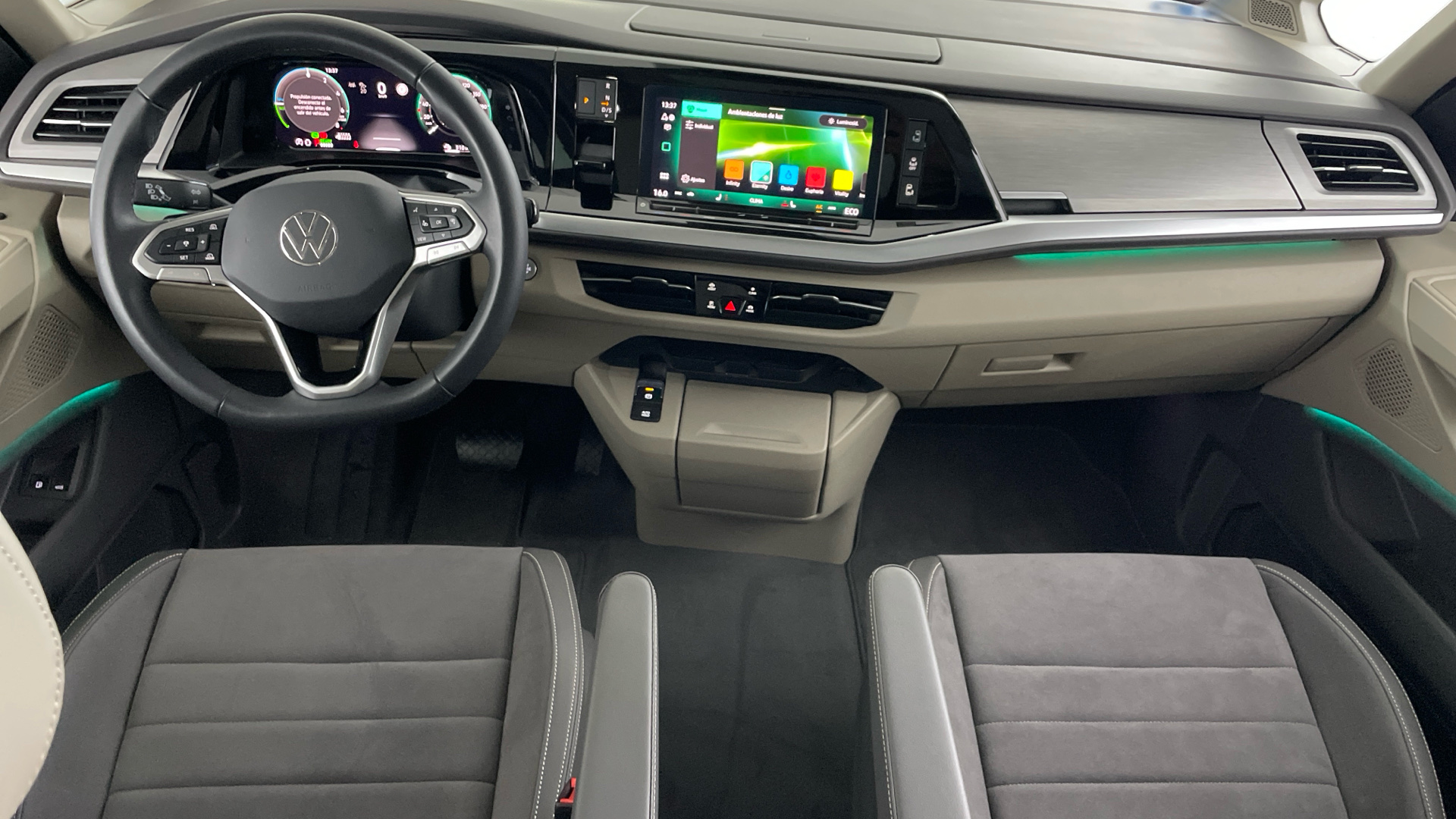 Volkswagen Multivan - 10