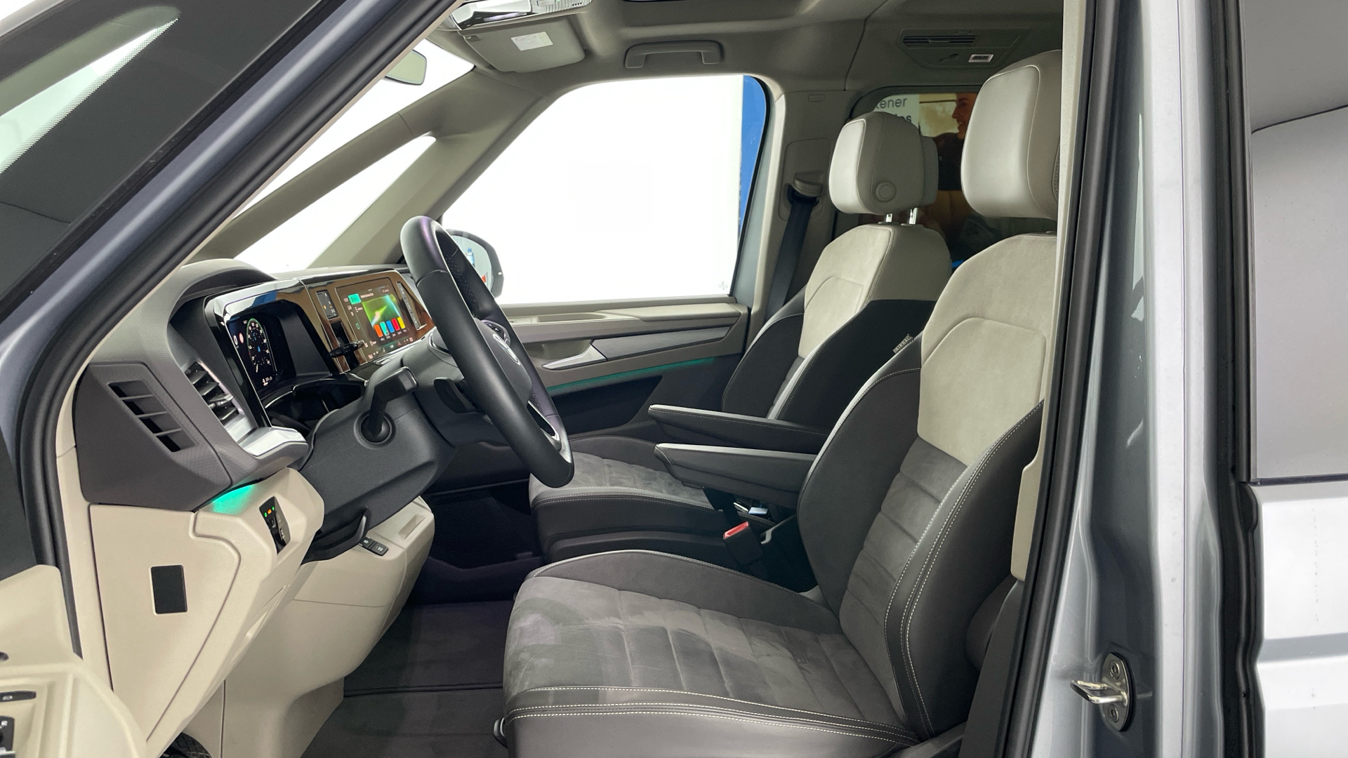 Volkswagen Multivan - 11