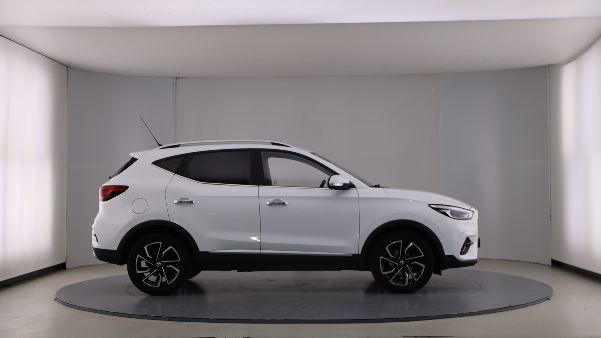 MG ZS - 4