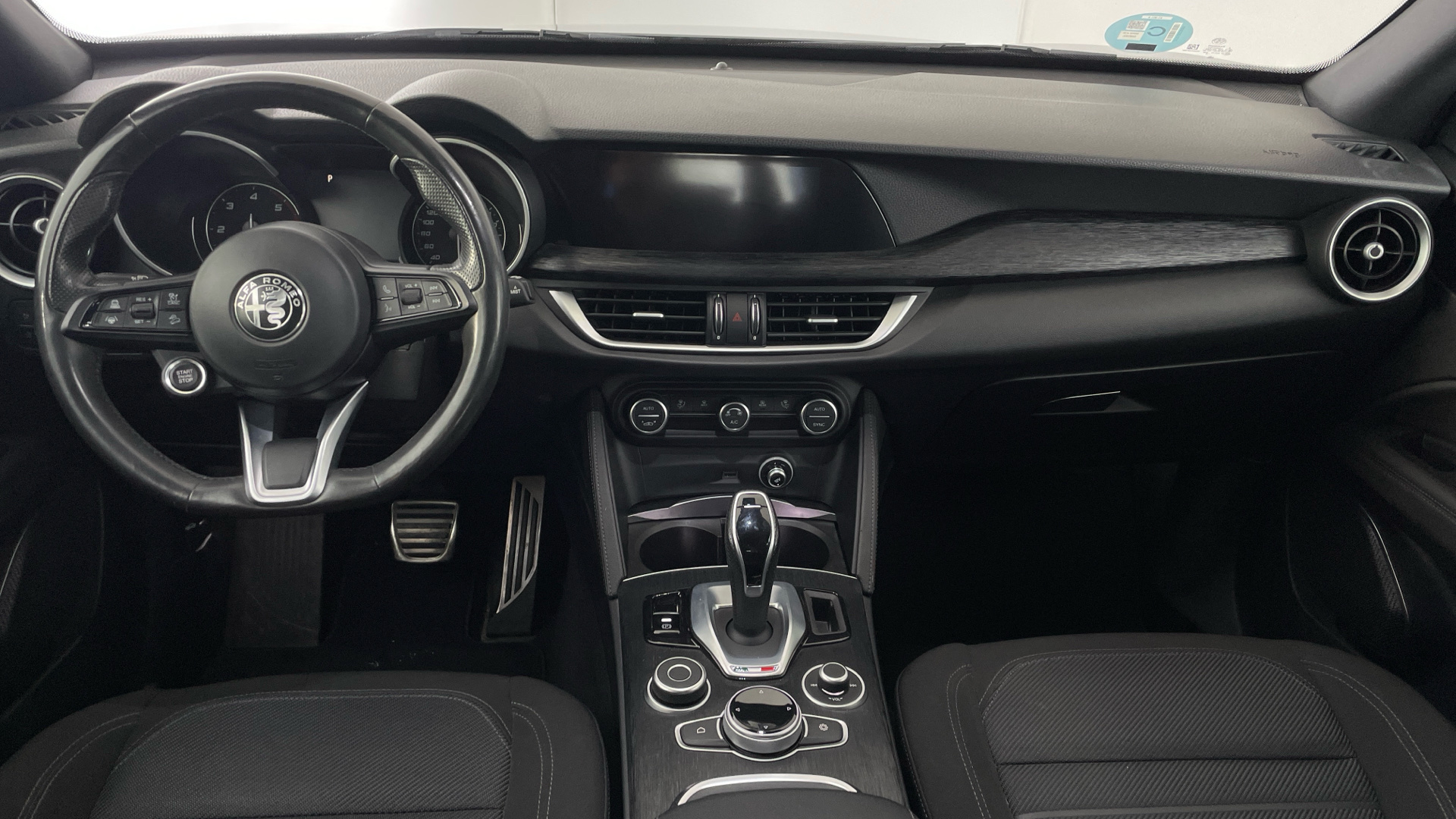 Alfa Romeo Stelvio - 10