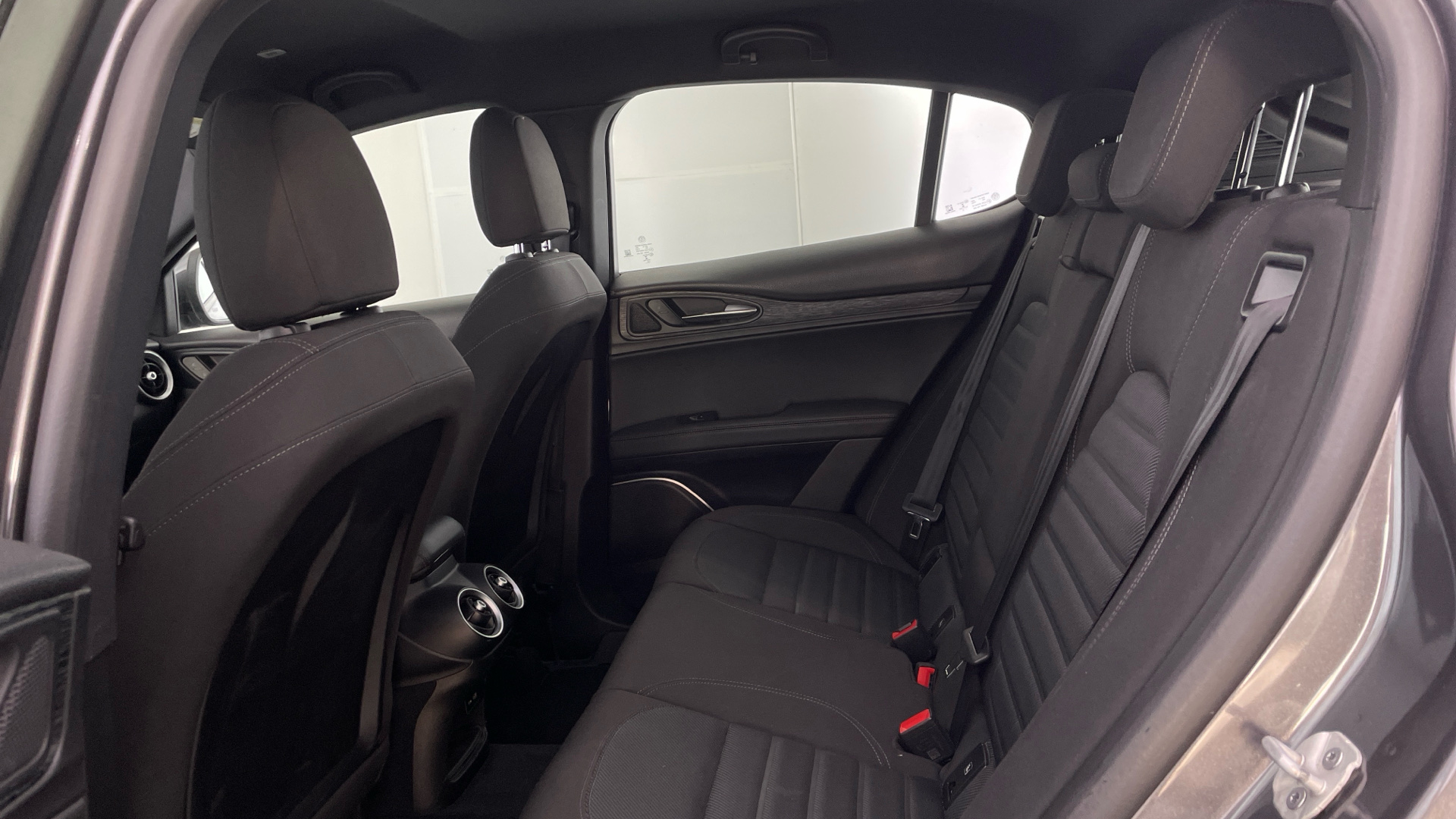 Alfa Romeo Stelvio - 12