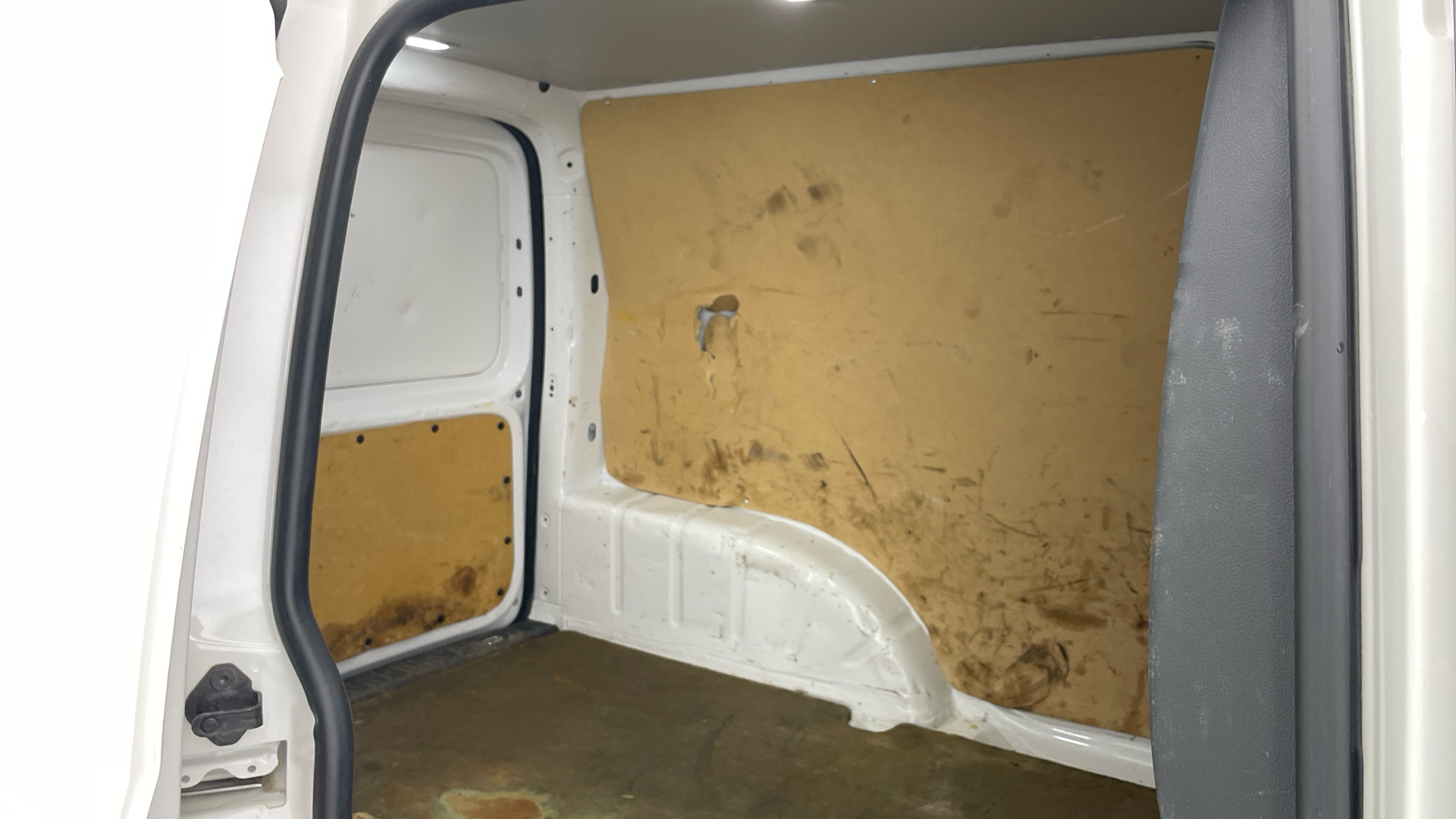 Volkswagen Caddy - 12
